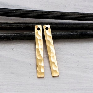 2 av 925 sterlingsilverguld Vermeil-stil hamrade stångberlocker 3 x 21 mm. :vm1680