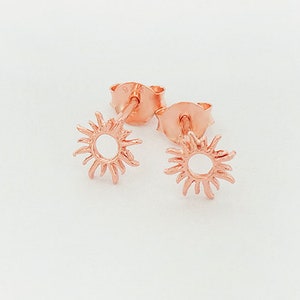 1 Pair of 925 Sterling Silver Rose Gold Vermeil Style Tiny Sun Stud Earrings 7mm.  :pg1026