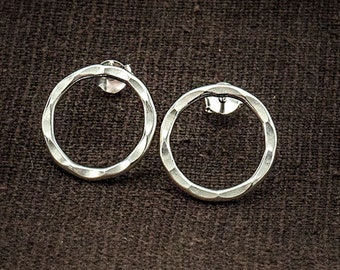 1 pair of 925 Sterling Silver Hammered Circle Stud Earrings 15mm. minimalist earrings :tk0248