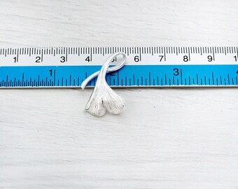 925スターリングシルバー製イチョウペンダント（16 x 28 mm）1個