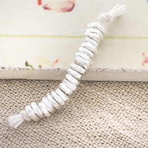 20 perles d'espacement disque de forme libre Karen Hill Tribe, 4 x 1,2 mm, argent.  :ka4375