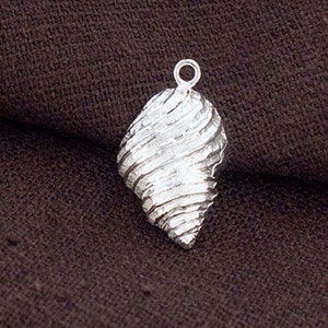 1 of 925 Sterling Silver Shell Pendant 11x17 mm. :tm0160 image 2