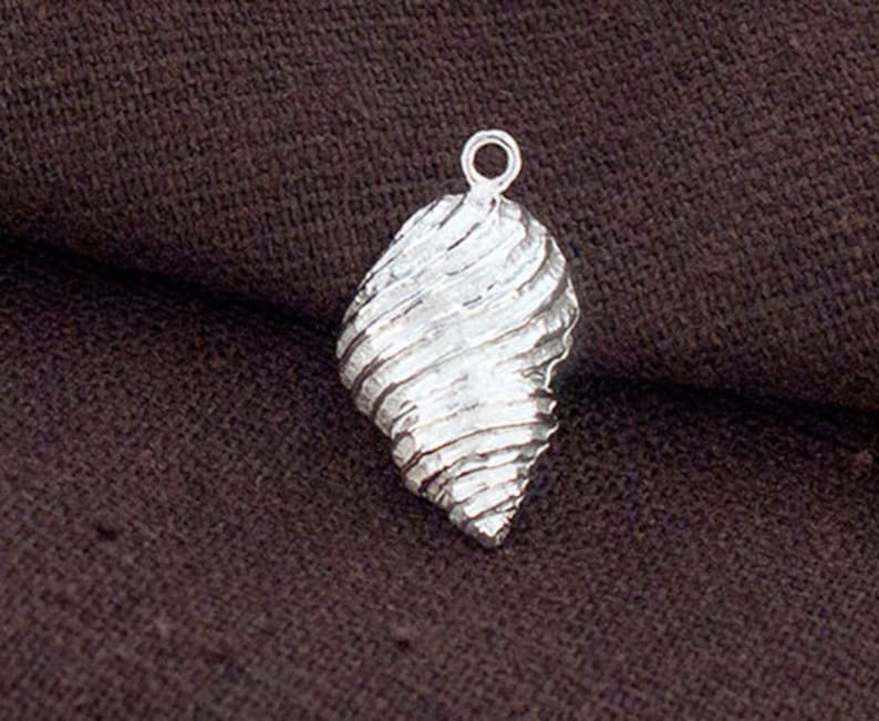 1 of 925 Sterling Silver Shell Pendant 11x17 mm. :tm0160 image 2