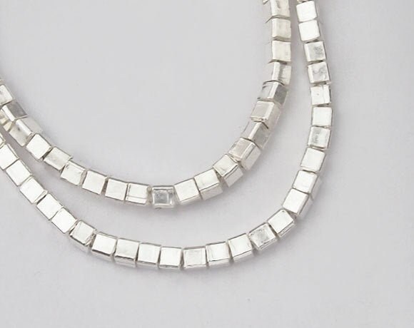 カレン族のシルバーキューブビーズ 2.3x2.2 mm 60 個。:ka3763 - Etsy 日本