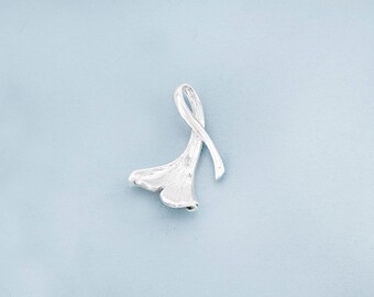 925スターリングシルバー製イチョウペンダント（16 x 28 mm）1個