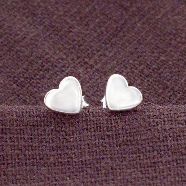 1 pair of 925 Sterling Silver Heart Stud Earrings 6 mm. , minimalist earrings, Polish Finished.   :er1094