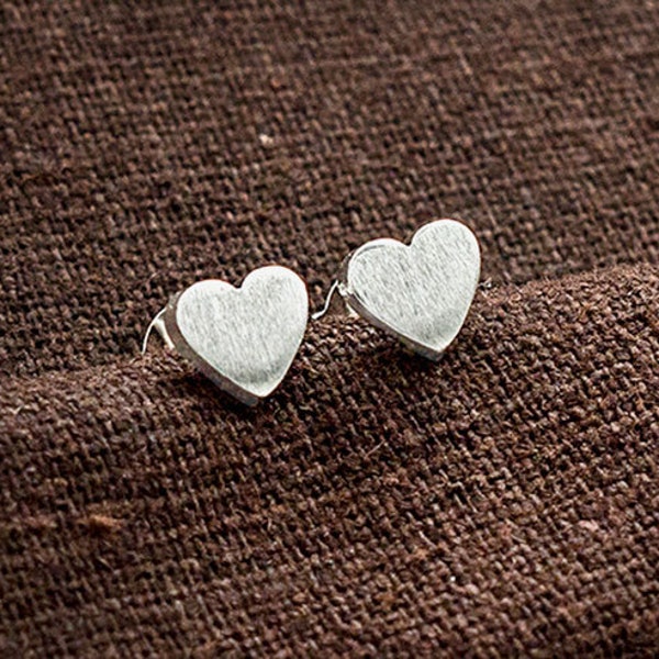 1 pair of 925 Sterling Silver Brushed Heart Stud Earrings 6 mm. , minimalist earrings  :er1184