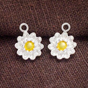 2 of 925 Sterling Silver Flower Charms, Gold plated pollen 10mm. :tt0006