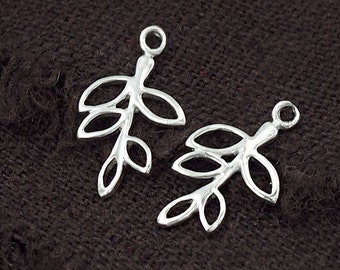 2 breloques branche en argent sterling 925 avec feuille 9,5 x 16 mm. Finition polonaise. :th2453