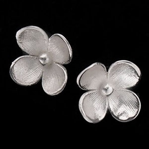 1 pair of 925 Sterling Silver Flower Stud Earrings 11mm. :er0605