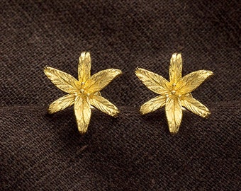 1 paire de clous d'oreilles en argent sterling 925 et or vermeil style fleur de lys 15 x 17 mm. :vm1250