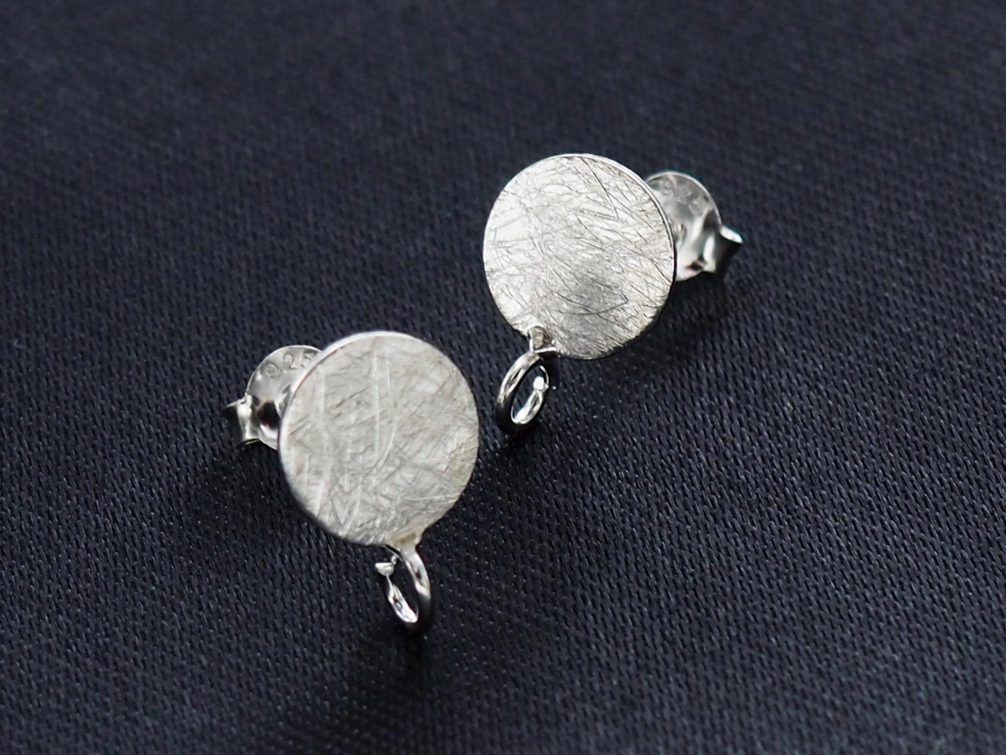 Orecchino A Perno Piatto In Argento 925(999+) - Alibaba Orecchino A Perno Piatto In Argento 925(999+) - Alibaba