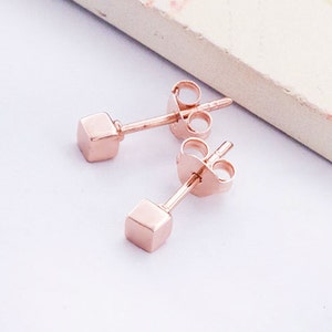1 Pair of 925 Sterling Silver Rose Gold Vermeil Style Tiny Cube Stud Earrings 3mm.  Polish Finished. : pg0249