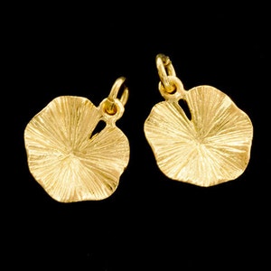 2 Charms de hoja de loto estilo vermeil de oro en plata de ley 925 de 14 mm. :vm0712