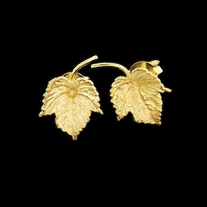 1 par örhängen i 925 sterlingsilver, guld och vermeil, med lönnlöv, 10 mm. :vm0881
