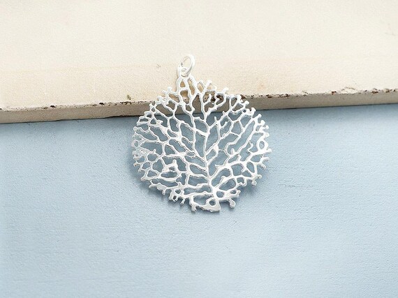 Pendentif En Argent Massif Avec Corail - Bijou Ancien En Parfait état, Occasion