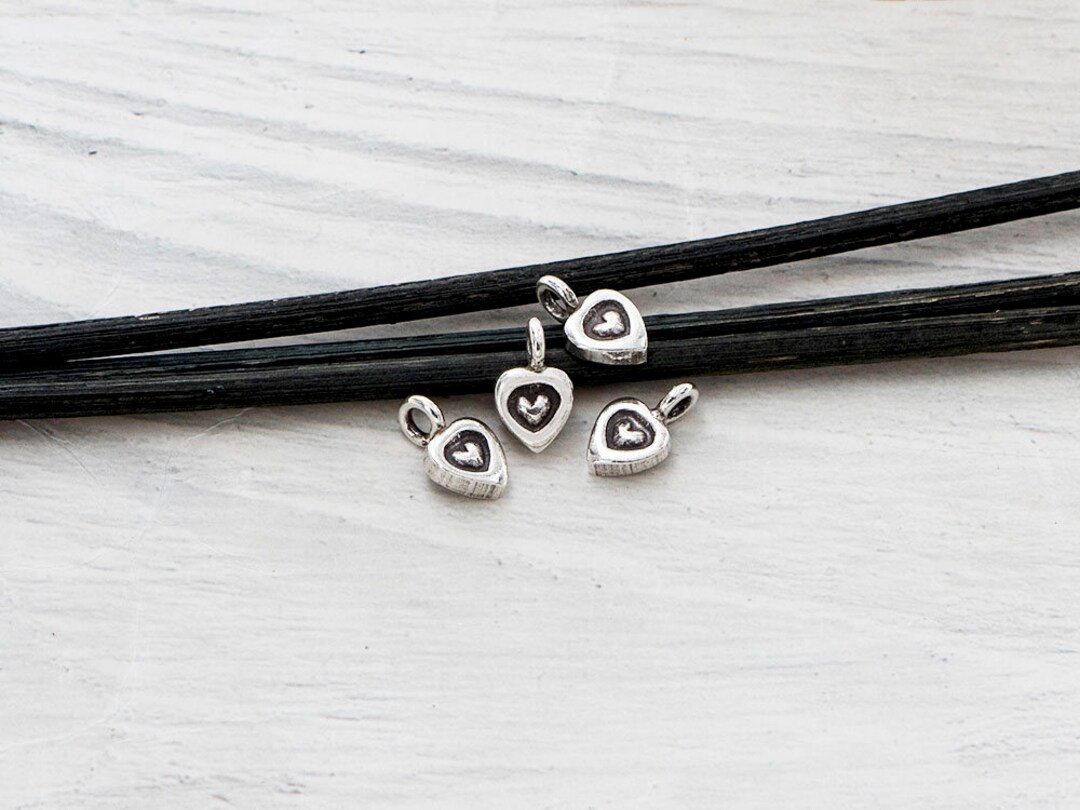【307】Karen silver／お守りAmulet pendant case 4 of Karen Hill Tribe Silver Imprinted Heart Charms 7x6 Mm
