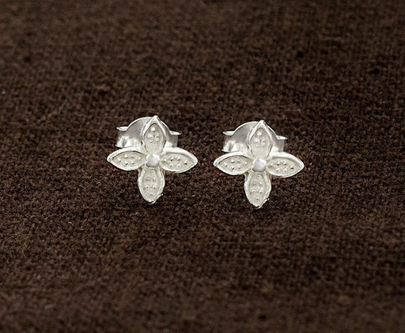 1 Pair of 925 Sterling Silver Flower Stud Earrings 8mm