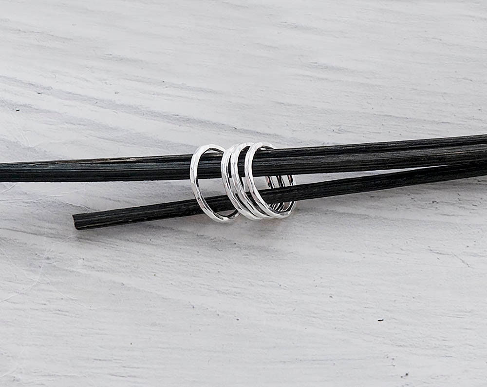 4 of 925 Sterling Silver Hammered Circle Closed Rings