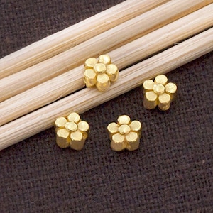 4 of Sterling Silver Gold Vermeil Style Little Flower Beads 5mm. :vm0769