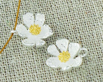 2 of 925 Sterling Silver Daisy Charms, Gold plated pollen 11mm. :th2131