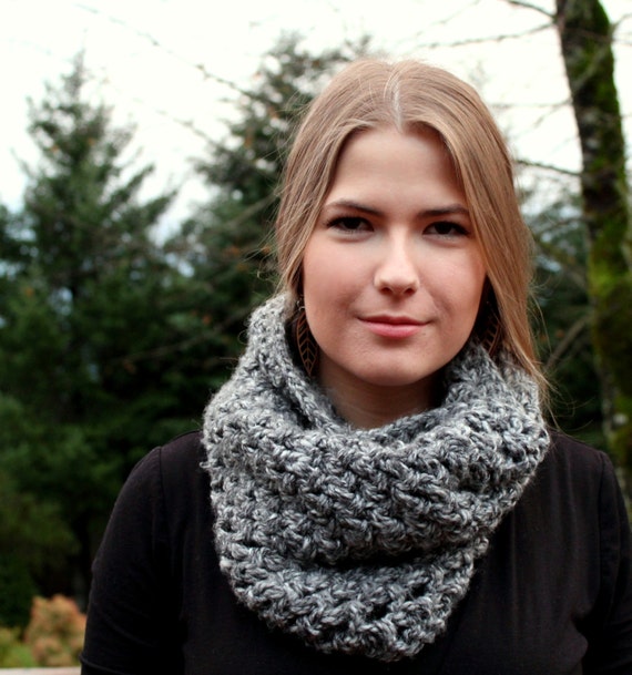 Crochet PDF Pattern: Chunky cowl infinite infinity scarf | Etsy