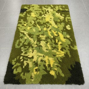 Alfombra de musgo verde / Alfombra con mechones acentuados, decoración biofílica