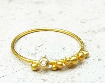 Bague en or 750 en or clair avec perles d'or et diamant