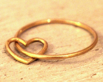 Gouden ring 750, delicate gouden ring met hart voor verloving of St. Valentine
