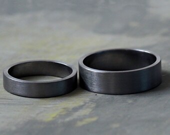 Envío rápido: anillos de boda de tantalio, anillos negros, anillos rústicos forjados para hombres para bodas gay, así como para amantes de la joyería unisex.