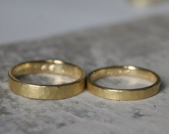 Fair wedding rings, matt hammered wedding rings in a vintage look, boho style, fair 14k gold wedding bands