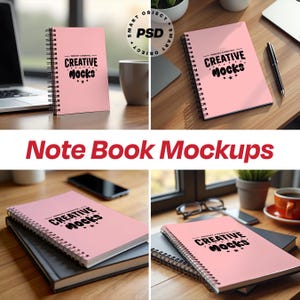 Puede incluir: Cuadernos rosas con espiral con el texto "CREATIVE MOCKS" en negro. Los cuadernos se muestran en varios entornos, incluso cerca de una computadora portátil y un bolígrafo. Las palabras "Note Book Mockups" son rojas.