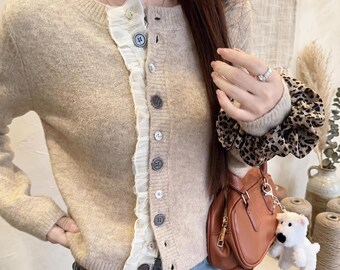 Cárdigan de mujer: Volante de encaje, tejido suave, otoño/invierno, suéter con botones en la parte delantera.