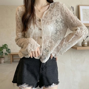 Doorschijnende kanten blouse dames vintage bloemenkant knoopvest zomertop