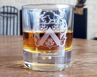 Engraved Coat of Arms Whiskey Glass - Family Crest - Scotch Glass - Cocktail - Groomsmen Gifts - Guy Gift - Dad Gift - Coctail