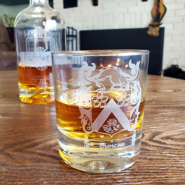 SET OF 2 Coat of Arms Whiskey Glasses Personalized Glass with your Family Crest  Scotch Glass  Cocktail  Groomsmen Gifts Guy Gift - Dad Gift