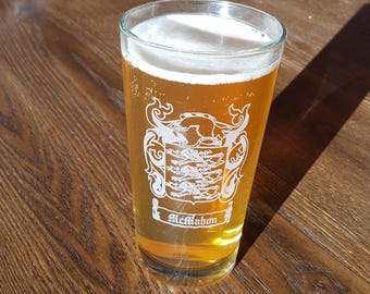 SET of SIX Coat of Arms Pint Glass - Engraved Glass with your Family Crest -Beer Glass - Beer Mug - Groomsmen Gifts - Dad Gift