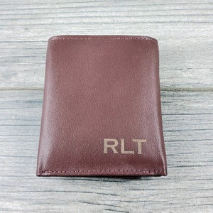 Cartera de cuero personalizada para hombre - Cartera de cuero monograma - Forro RFID - Cartera plegable hecha de cuero de primera calidad - Regalo del padrino