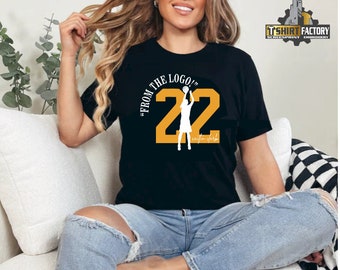 ケイトリン・クラーク：WNBAバスケットボールのロゴから。背中に22クラークシャツ、ケイトリン・クラークシャツ、ケイトリン・クラーク、インディアナ・フィーバーシャツを着たファン