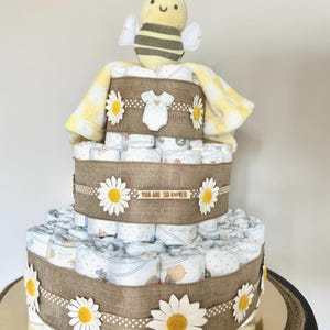 Bumble Bee Windeltorte: 3-Tier Unisex Baby Shower Herzstück