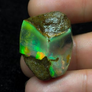 Weight 35 cts Natural Welo Fire Ethiopian Opal Gemstone Rough Loose Gemstone For Making Jewelry Raw Natural Ethiopian Opal welo fire Crystal