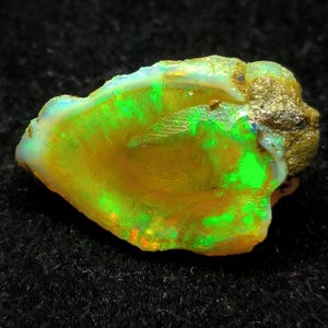 Weight 43 cts Natural Welo Fire Ethiopian Opal Gemstone Rough Loose Gemstone For Making Jewelry Raw Natural Ethiopian Opal welo fire Crystal