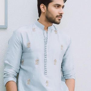 Conjunto Kurta Pajama masculino étnico para todas as ocasiões | Kurta azul com bordado Buti imagem 3
