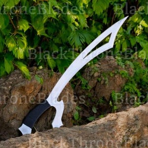 Custom Handmade Klingon Kur&#39;leth Replica - Mek&#39;leth Forged Artistic Rendition Carbon Steel Knife