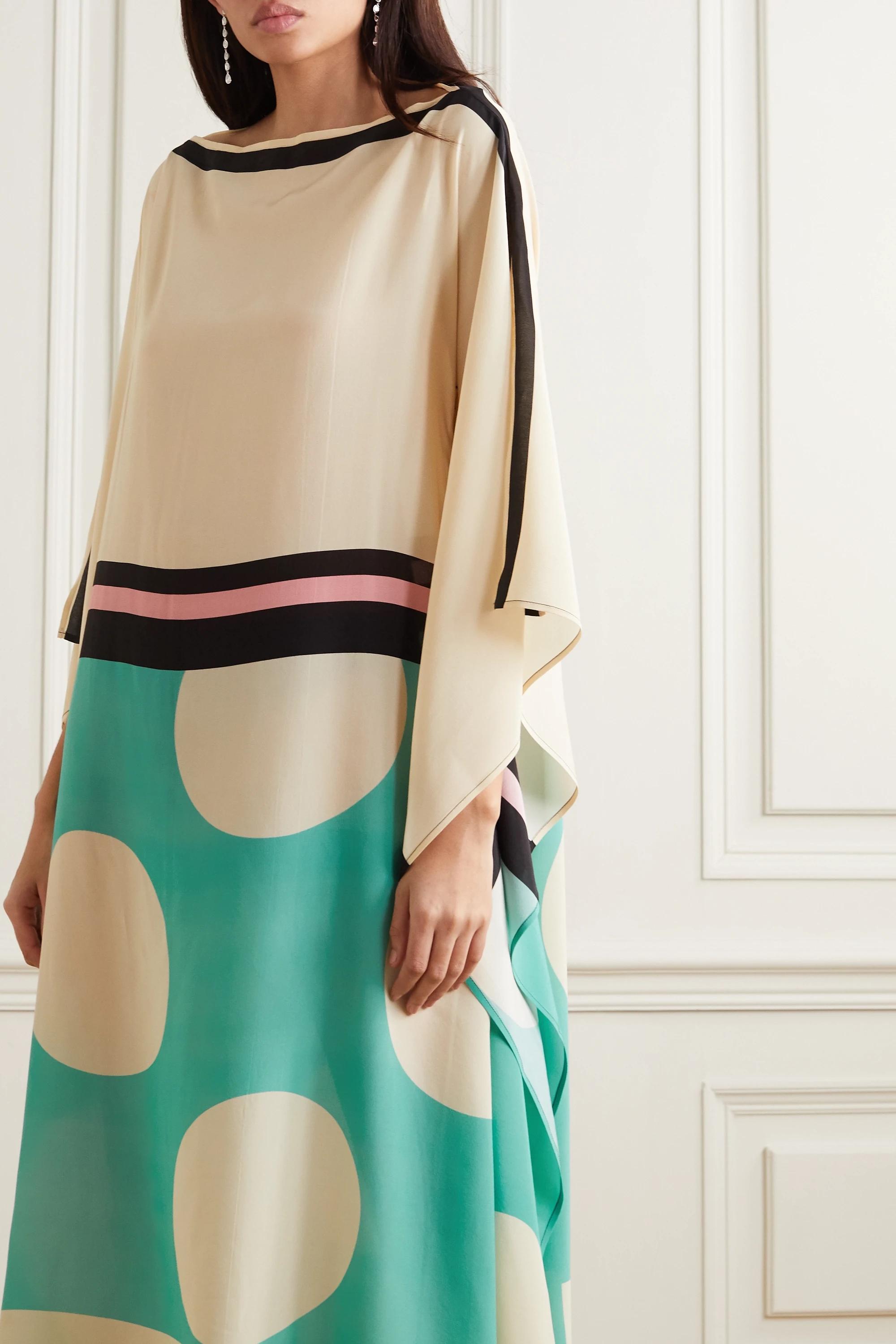 Le Caftan De Plage : Un Indispensable Pour Des Vacances D'été