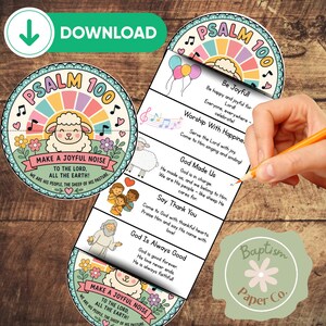 以下が含まれることがあります： 羊、音符、そして「喜びの音を立てよ」というテキストが描かれた、カラフルなイラストの詩篇100の印刷物。 デザインにはダウンロードボタンと聖書の詩が含まれています。