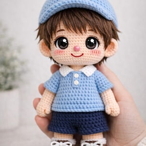 Häkelanleitungen für stehende und stehende Puppen, Amigurumi PDF, Kleinkind Puppe mit Kleidung, Mütze und Schuhen, anfängerfreundliches Häkelmuster