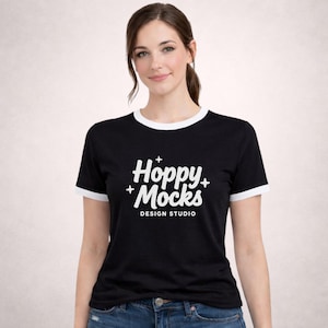 Next Level 3604 ringer-T-shirtmodel • mockup ringer-T-shirt dames • Zwart-wit overhemd • Vrouwelijk model • Minimalistisch studiomodel