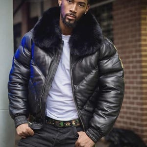 Men&#39;s V Bomber Quilted Puffer Black Real Leather Winter Jacket Faux Fur Collar