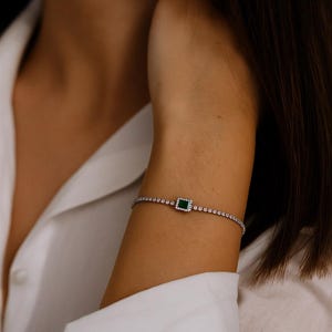 Elegant Emerald Tennis Bracelet – Sterling Silver Minimalist Jewelry